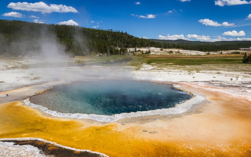 Complete Guide to Yellowstone National Park (2026)